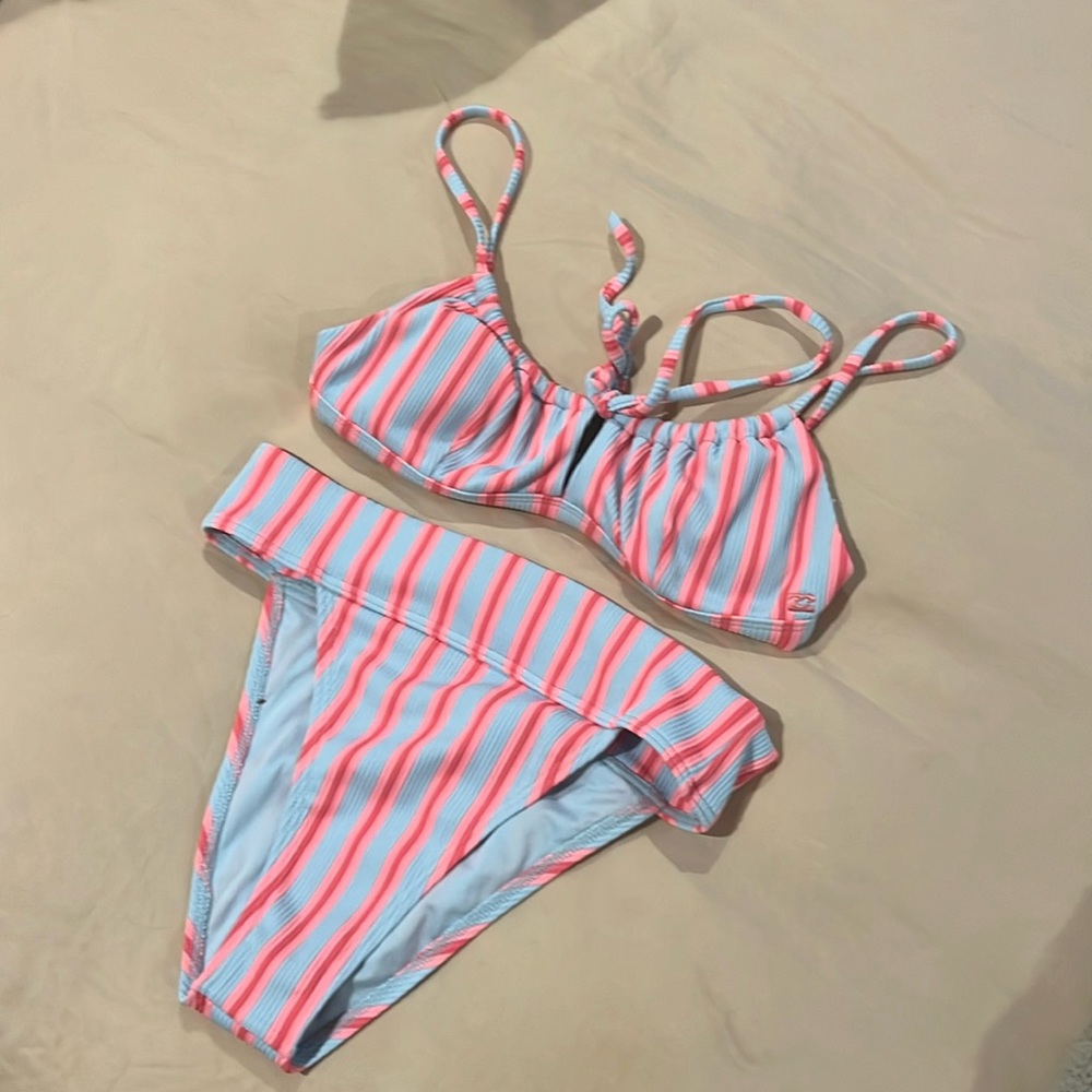 Billabong bikini size Small